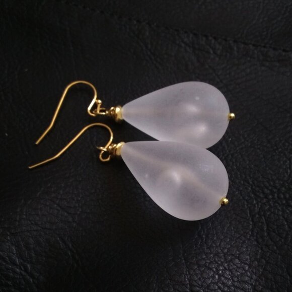 Big Bold & Bodacious + Lightweight!!! Huge Frosted Acrylic Teardrop Earrings - Picture 6 of 9